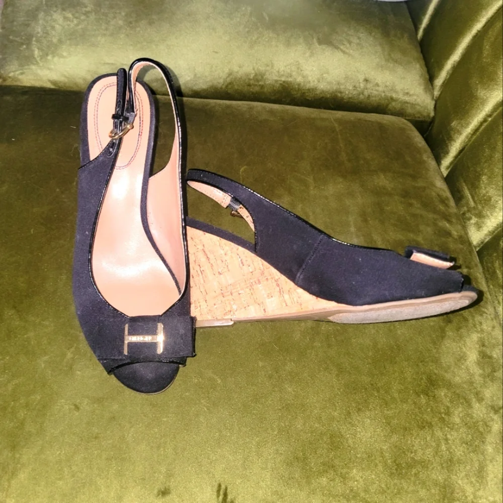 Misses sz 8.5 Tommy Hilfiger black Strap Cork wedge Heels open toe sandals.